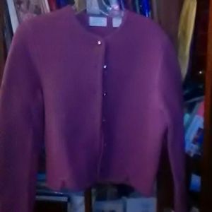 Short mauve wool jacket with buttons